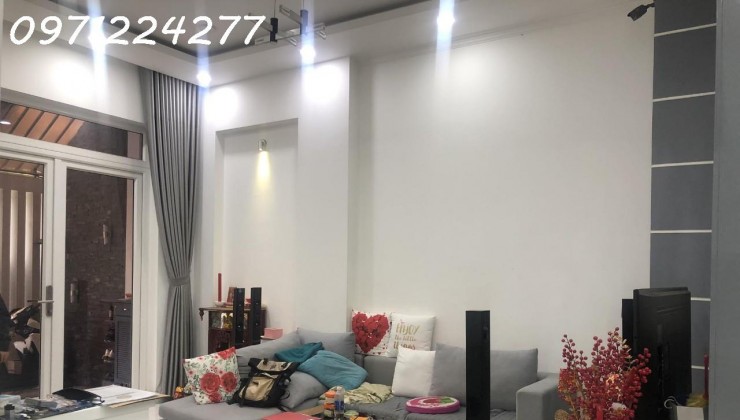 BÁN NHÀ MẶT TIỀN ĐƯỜNG SỐ 17 LINH TÂY THỦ ĐỨC  78M2 4 TẦNG 4 PHÒNG NGỦ 4 VỆ SINH ,SHR ,HOÀN CÔNG ĐỦ ,XE HƠI NGỦ TRONG NHÀ 
GIÁ 8.9 TỶ